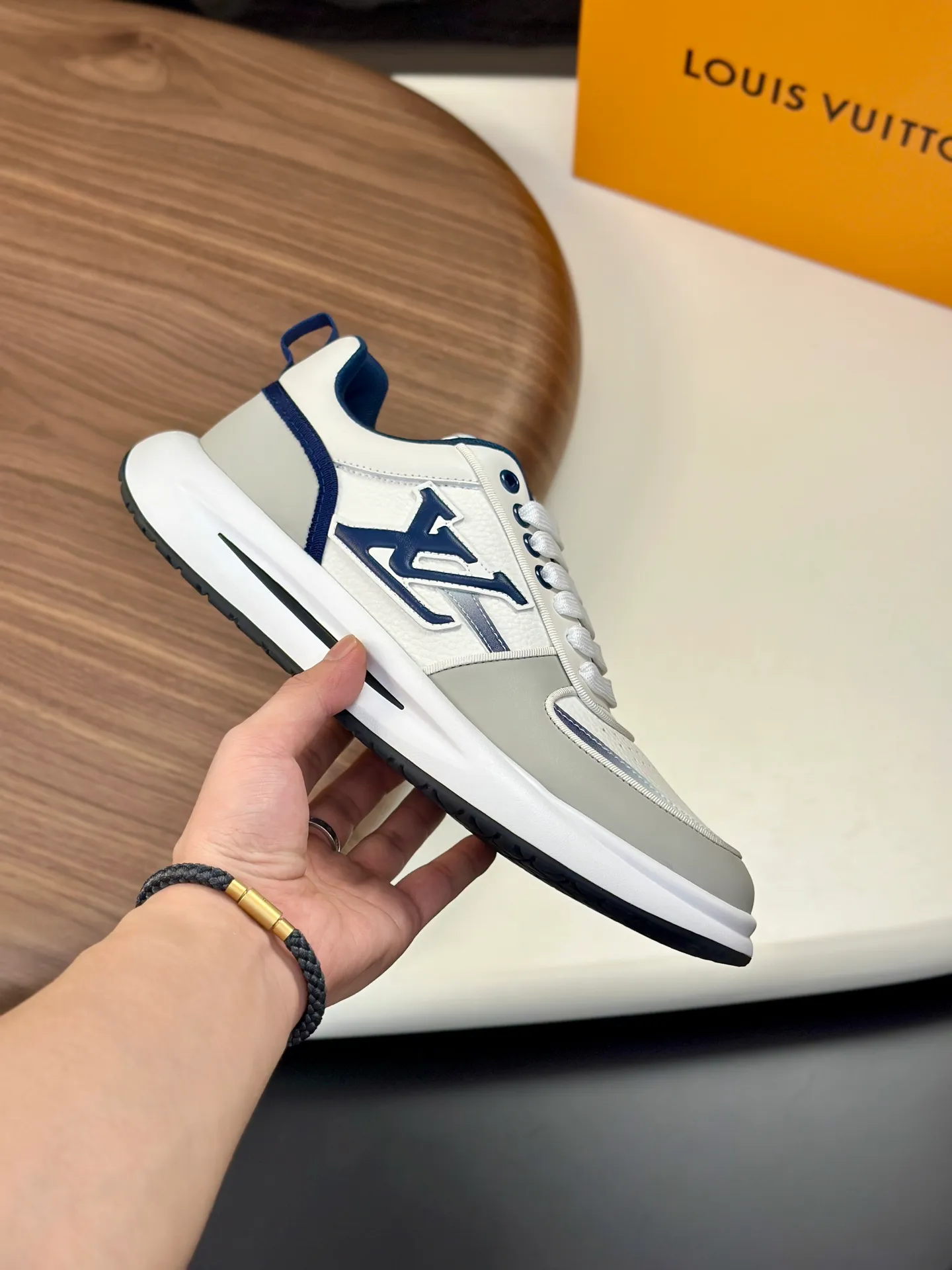 Men's shoes💰780 Lv 🔍Top purchasing agent🇮🇹 Louis Vuitton, the sports sneaker counter is synchronized, the uppers are imported from Italy, high-quality splicing colorful and complex crafts, the imported mesh padding is soft and comfortable, soles: original soles specially provided by the original factory, T men's men's shoes 💰U exclusive movable molded soles are super comfortable, original factory and single goods, 🔍🔍high quality, you can enter and leave the counter at will, welcome to compare, code number 38-44 (customized 45)